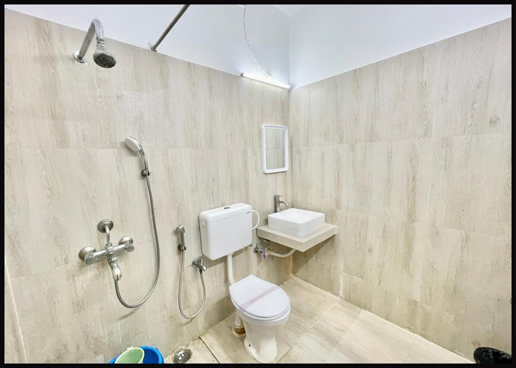 Swimming Pool, Garden And Private Sea Vi, Puri, Fully Air Conditioned And Breakfast, Wifi & Restaurant And Parking - In 4* Puri