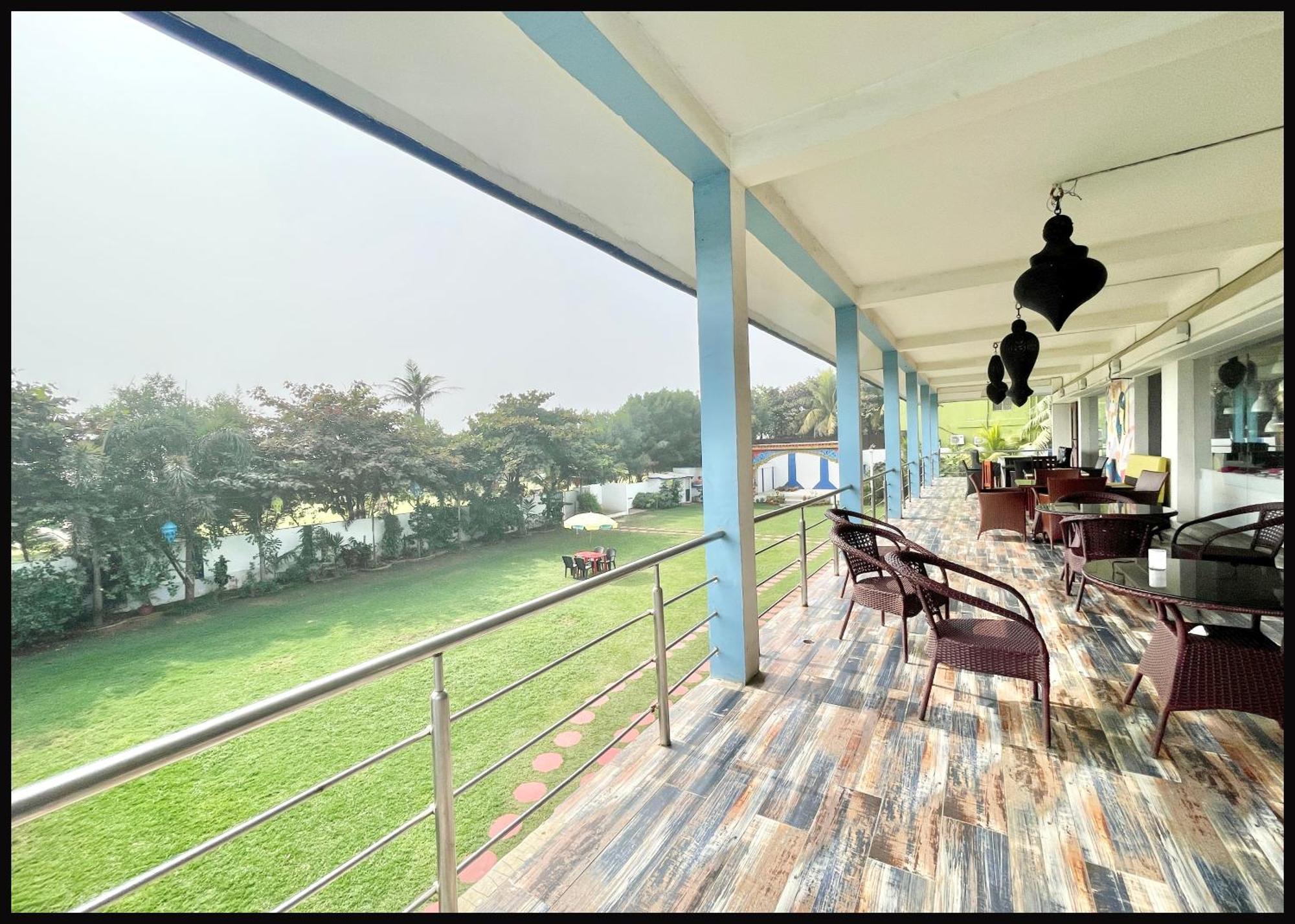 Swimming Pool, Garden And Private Sea Vi, Puri, Fully Air Conditioned And Breakfast, Wifi & Restaurant And Parking - In Hotel 4*